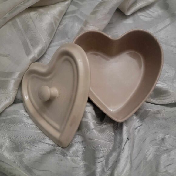 Heart Shaped Ceramic Container - Picture 1 of 3